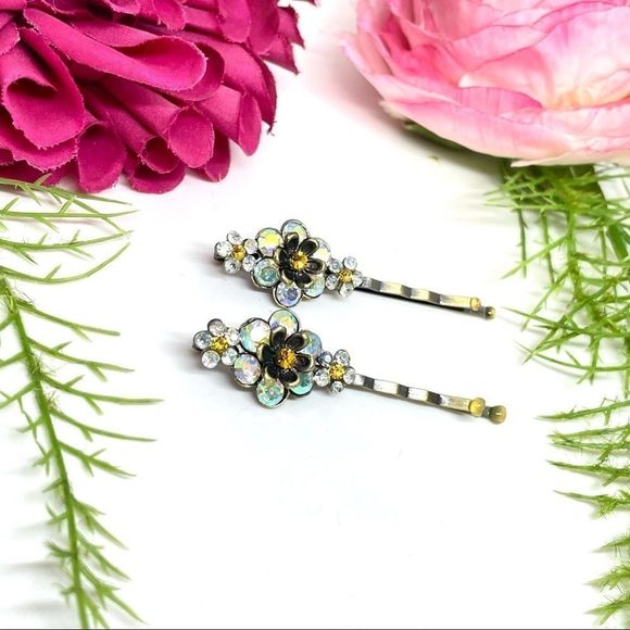 VINTAGE⚜️CHIC Crystal Flower Hair Pins - Set Of 2 - Picture 3 of 7